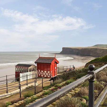 Salty Towers * Saltburn-by-the-Sea